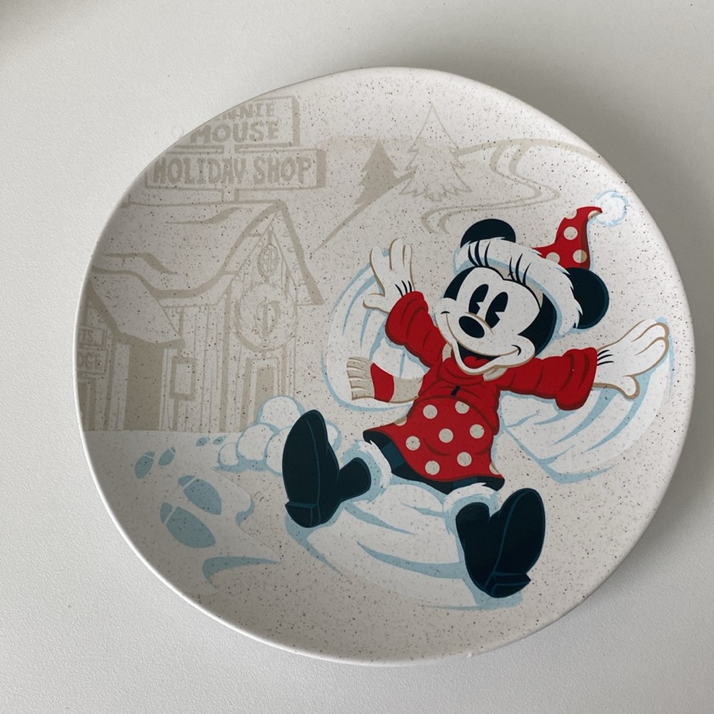 Disney Parks Walt’s Holiday Lodge Collection set of 4 salad plates - Picture 4 of 11